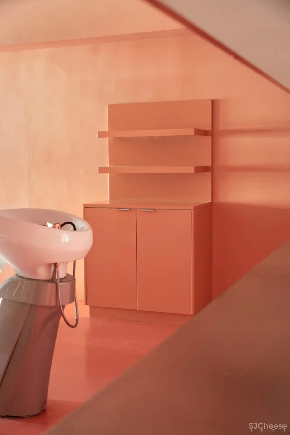 粉色与扭曲:COV 悉尼顶级美发沙龙(莫斯曼) by coffeyhallett.