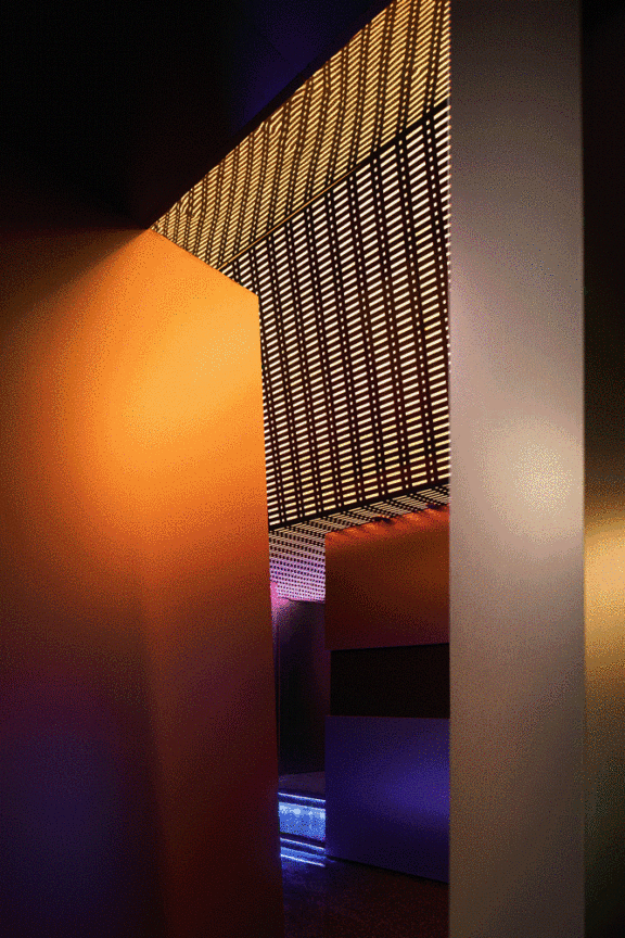 赤橙设计|熊猫电竞-虚拟现实,时空交叠