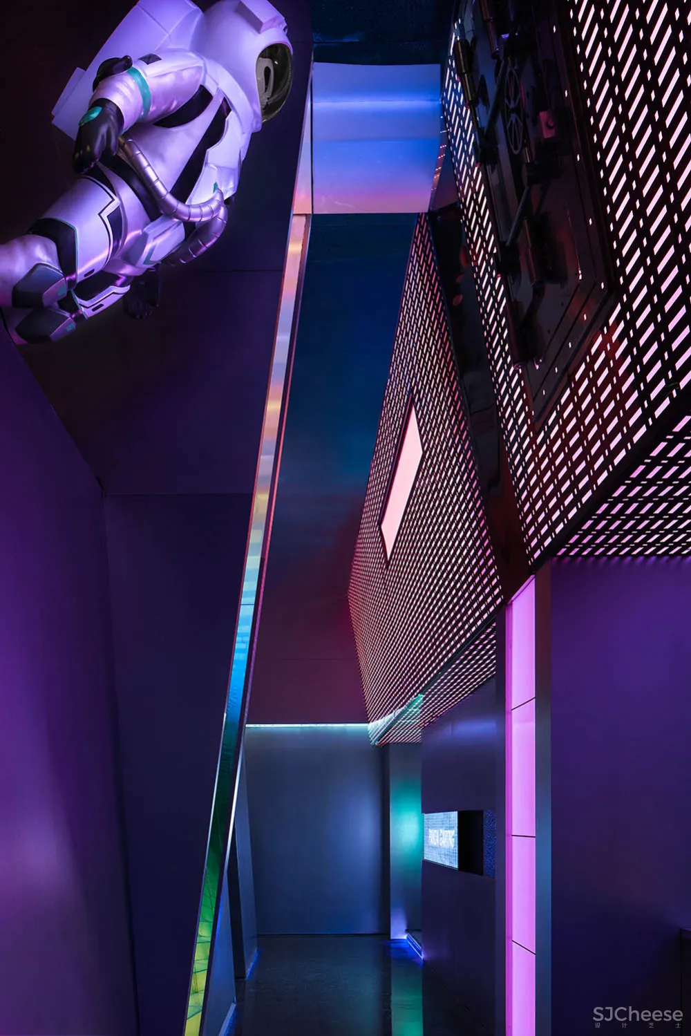 赤橙设计|熊猫电竞-虚拟现实,时空交叠