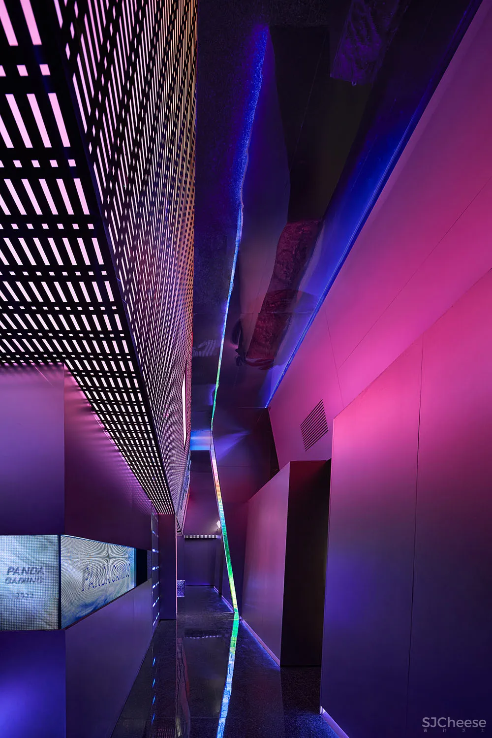 赤橙设计|熊猫电竞-虚拟现实,时空交叠