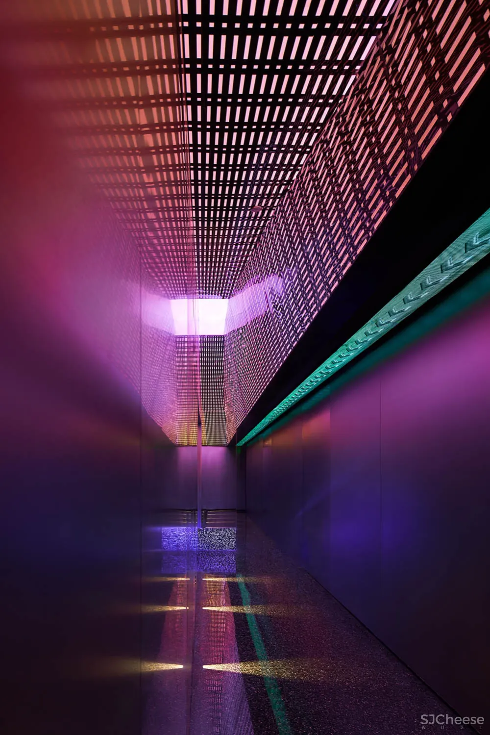 赤橙设计|熊猫电竞-虚拟现实,时空交叠