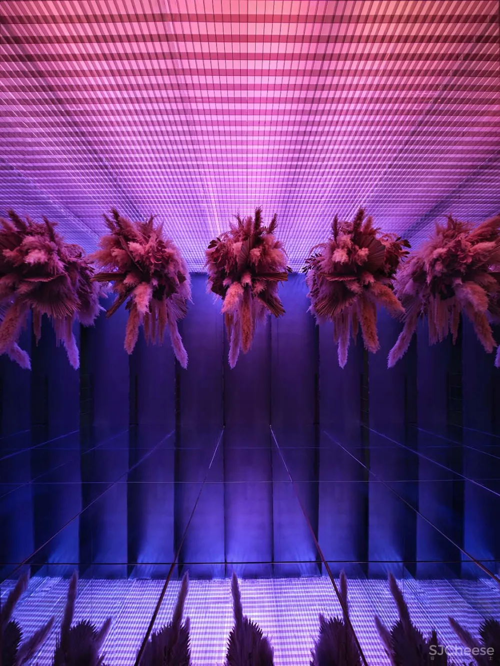 赤橙设计|熊猫电竞-虚拟现实,时空交叠