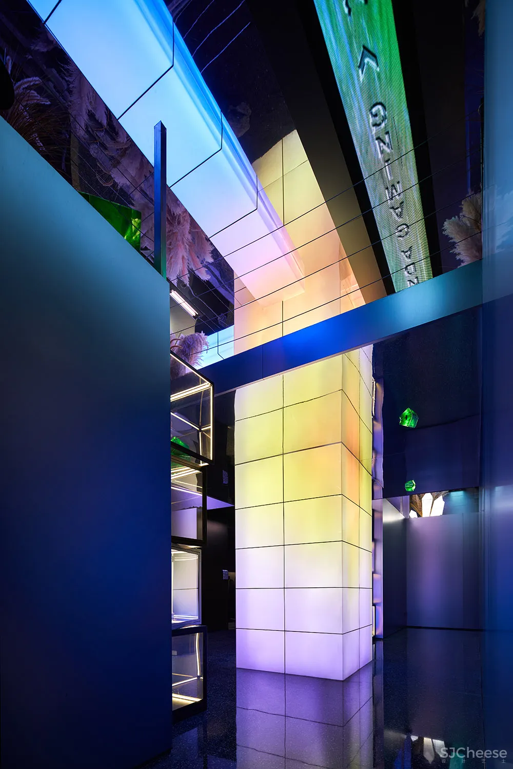 赤橙设计|熊猫电竞-虚拟现实,时空交叠