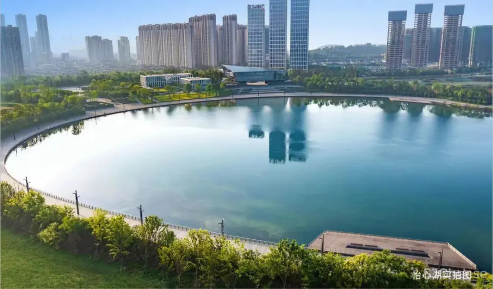 越秀X锐度 | 越秀·湖与白营销中心：湖居生活的留白