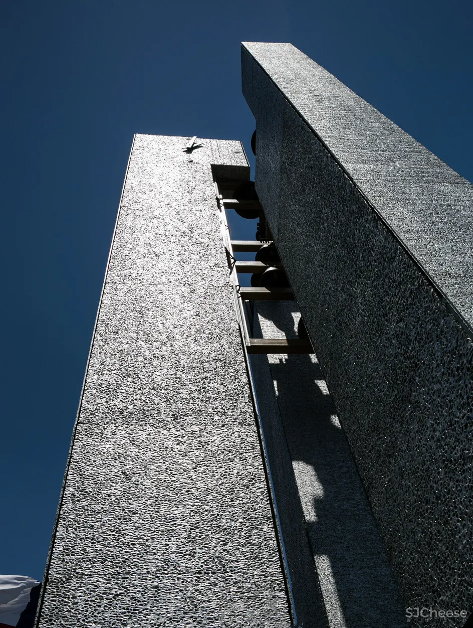 加拿大泡沫铝板凭借其独特的外观和无可比拟的性能,已经成为了一个值得信赖的选择