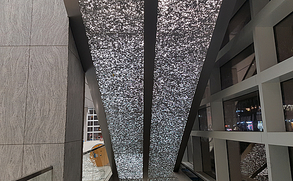 加拿大泡沫铝板凭借其独特的外观和无可比拟的性能,已经成为了一个值得信赖的选择