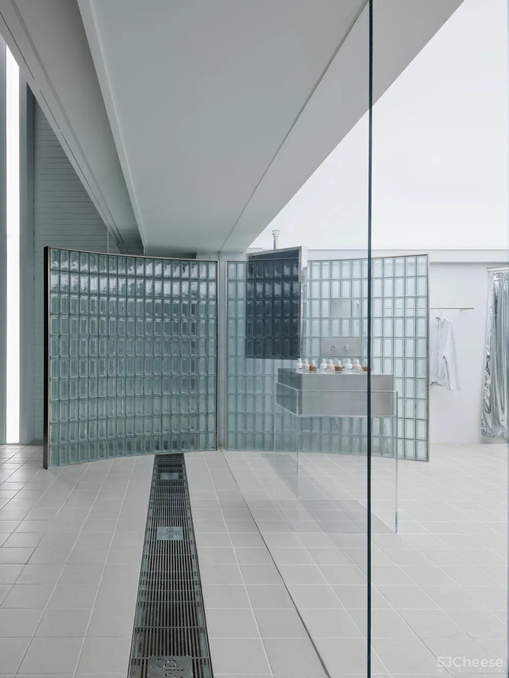 20250306165613897 Glass Act:Indiesalon 在首尔的水晶零售体验