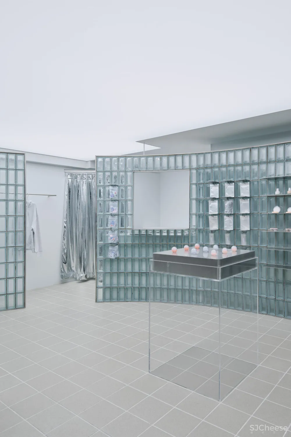 20250306165618173 Glass Act:Indiesalon 在首尔的水晶零售体验