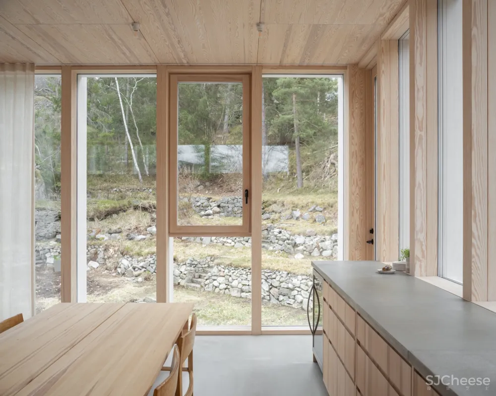 温暖与极简的碰撞，位于瑞典 Skurusundet 的简约住宅