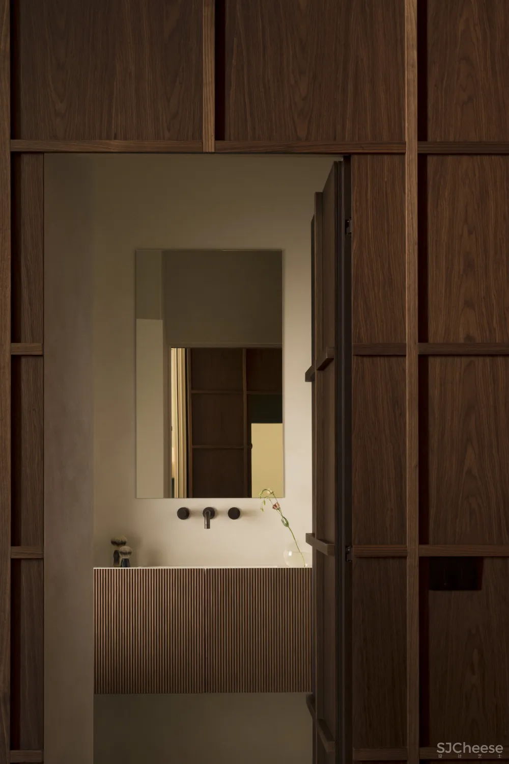 20250417170832842 游走在传统与现代之间,米兰工作室爆改为精致公寓