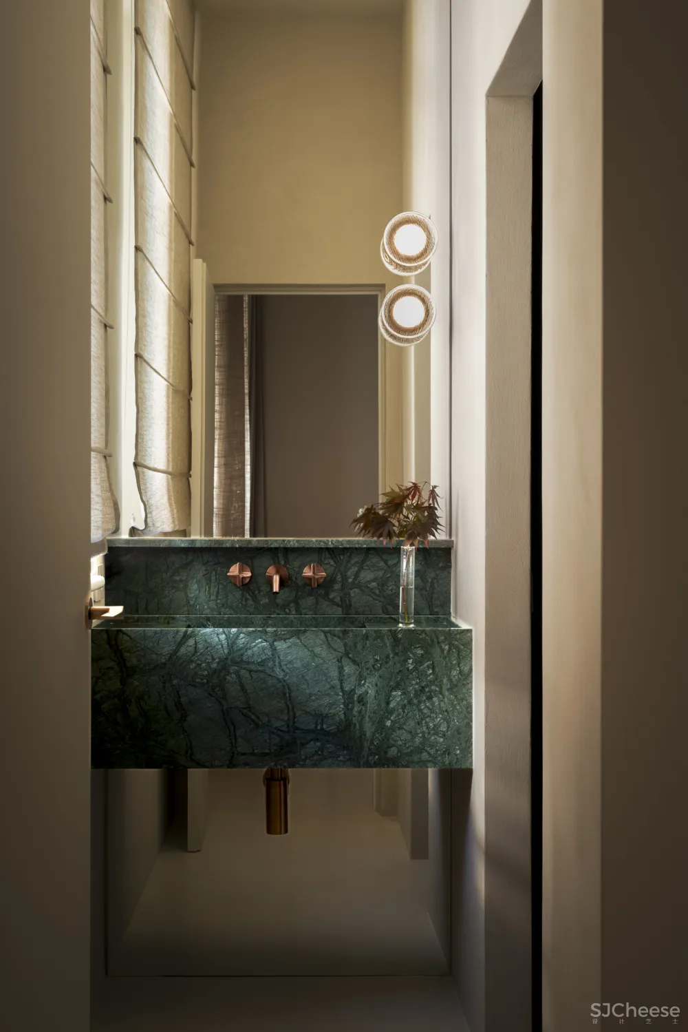 20250417170836640 游走在传统与现代之间,米兰工作室爆改为精致公寓