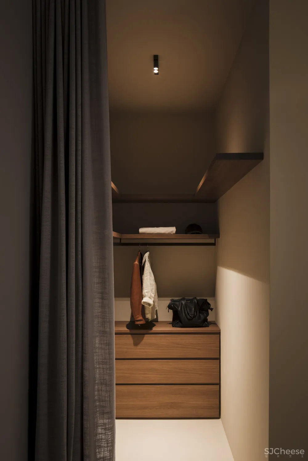 20250417170840802 游走在传统与现代之间,米兰工作室爆改为精致公寓