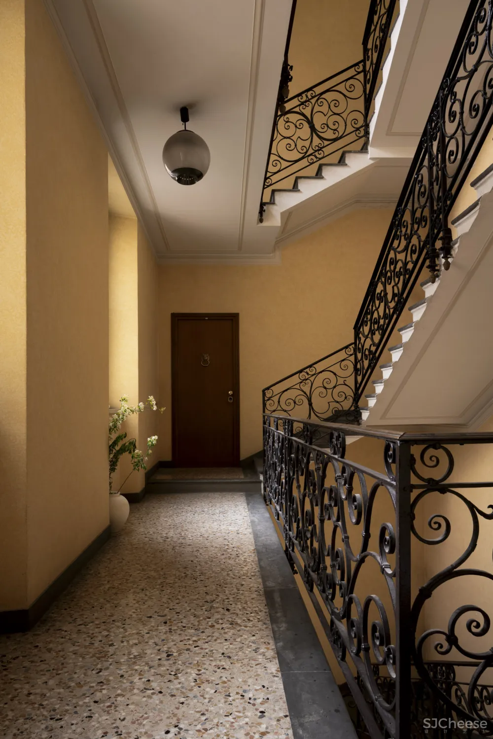 20250417170843295 游走在传统与现代之间,米兰工作室爆改为精致公寓