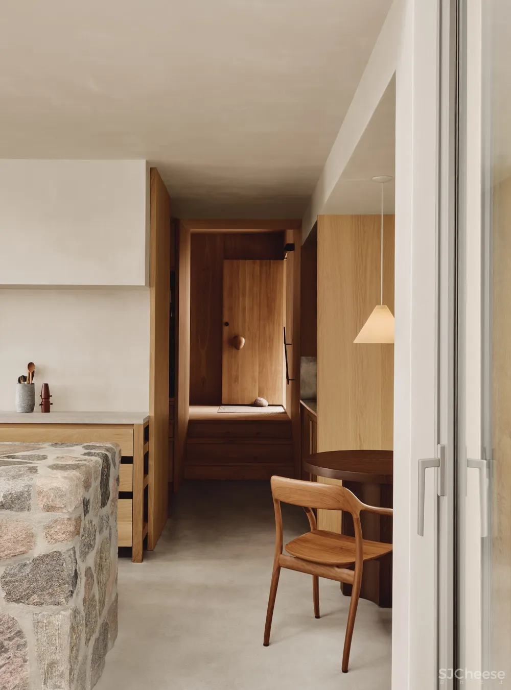 20250425091626772 诗意栖居:加拿大松岛小屋的自然与艺术融合之旅