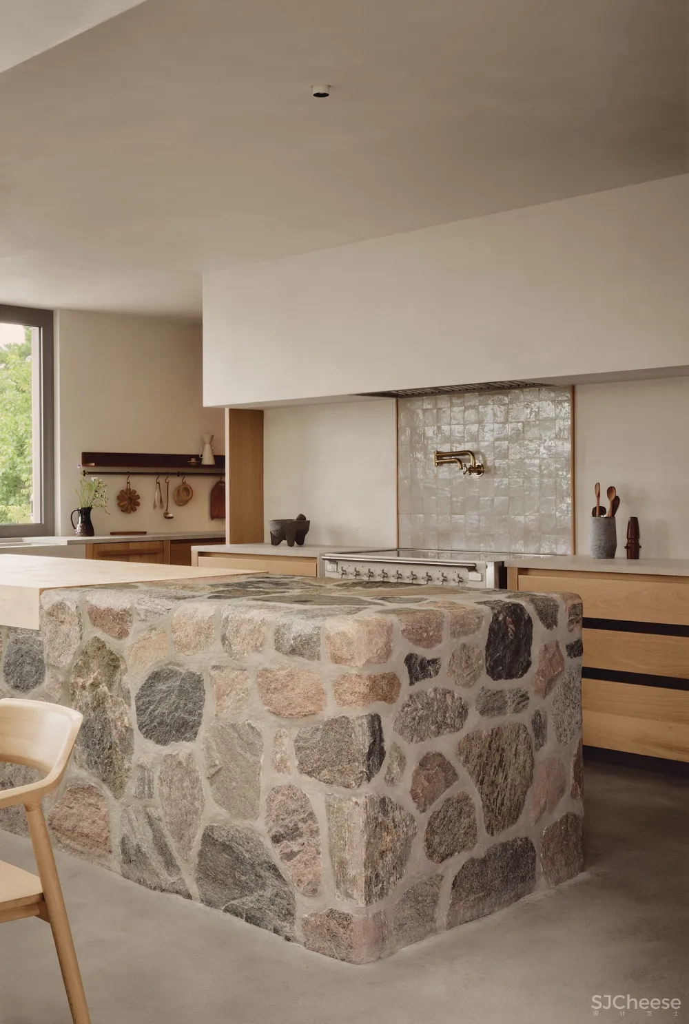 20250425091627320 诗意栖居:加拿大松岛小屋的自然与艺术融合之旅