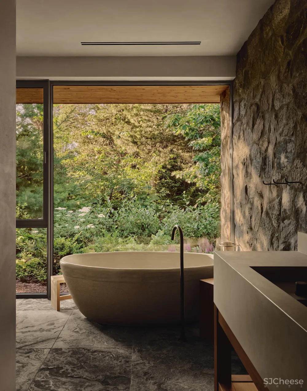 20250425091647695 诗意栖居:加拿大松岛小屋的自然与艺术融合之旅