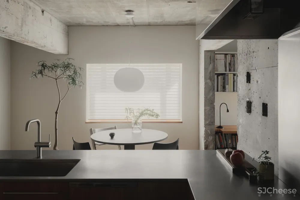 20250426223447984 50年老宅新生:东京白山住宅的极简主义美学密码