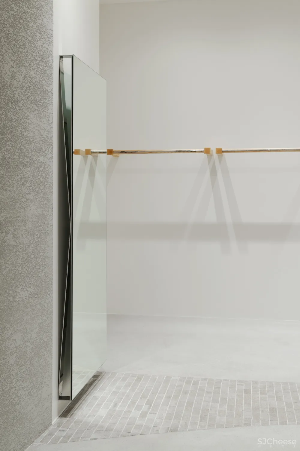 20250427135027755 从衣架到地面,解密 XLIM 零售空间的「极简美学密码」