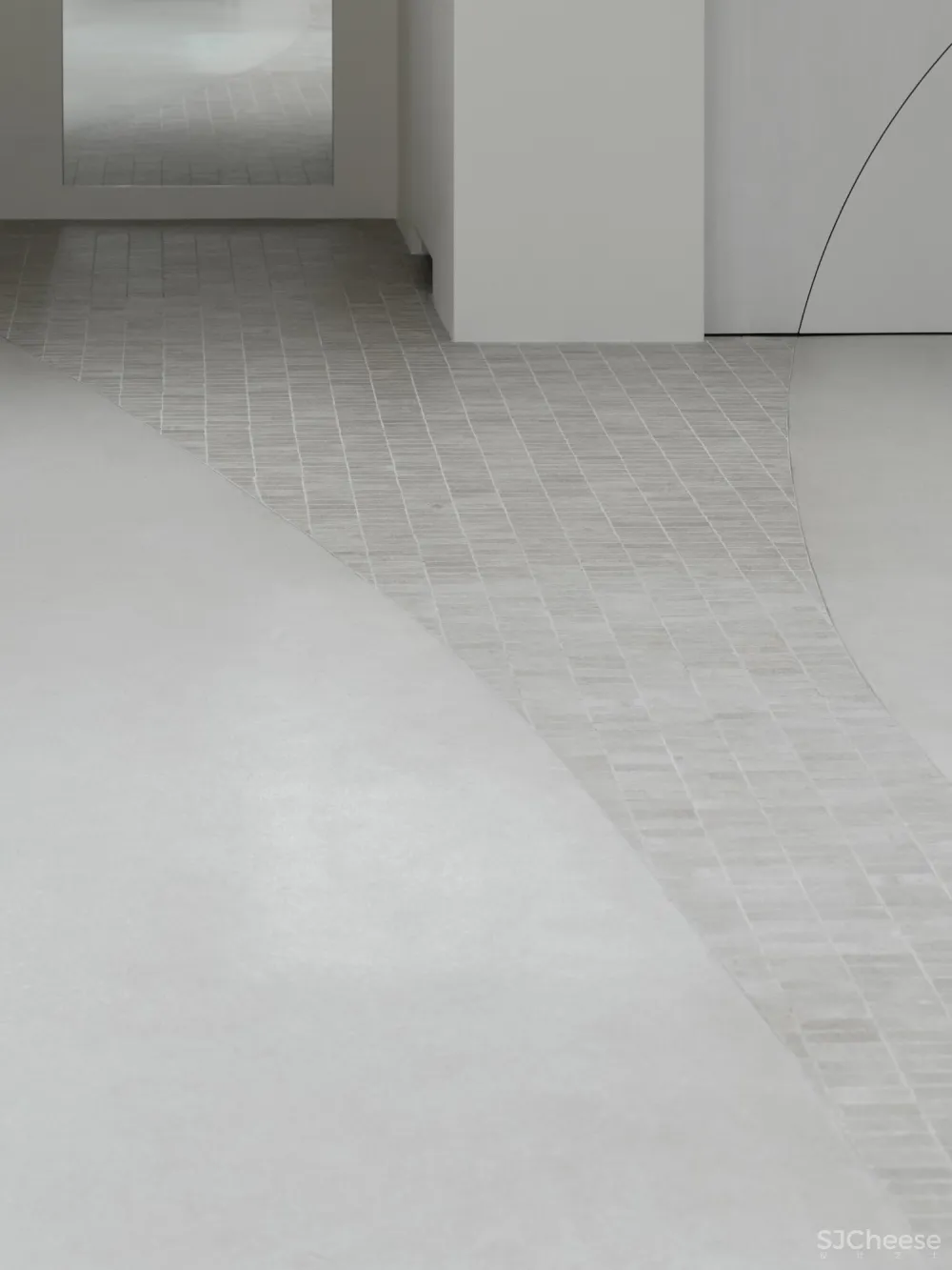 20250427135029432 从衣架到地面,解密 XLIM 零售空间的「极简美学密码」